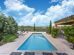 Villa in Malaucene With Mont Ventoux Views