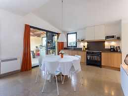 Villa in Malaucene With Mont Ventoux Views