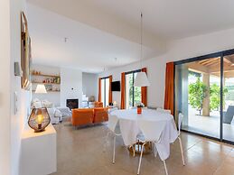 Villa in Malaucene With Mont Ventoux Views