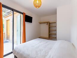 Villa in Malaucene With Mont Ventoux Views
