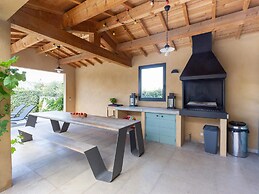 Villa in Malaucene With Mont Ventoux Views