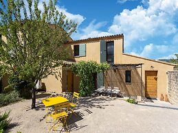 Villa in Malaucene With Mont Ventoux Views