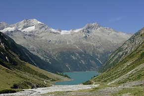 Spacious Apartment in Ramsau im Zillertal near Ski Area