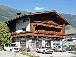 Spacious Apartment in Ramsau im Zillertal near Ski Area