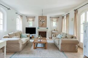 Villa in Gassin Near Saint Tropez Beaches