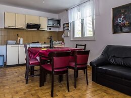 Roomy Apartment in Seline With Garden