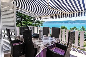 Apartment in Seline With Garden