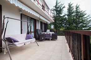 Apartment in Seline With Garden