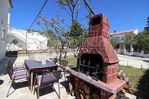 Apartment in Seline With Garden