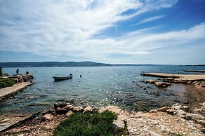 Apartment in Seline With Garden