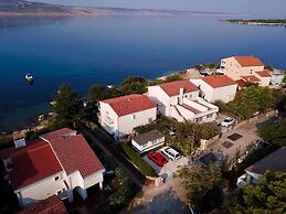 Apartment in Seline With Garden