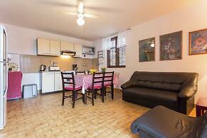 Apartment in Seline With Garden