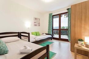 Apartment in Seline With Garden