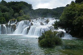 Apartment in Seline With Garden