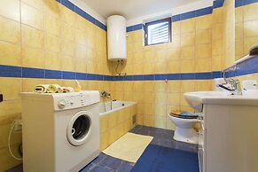 Apartment in Seline With Garden