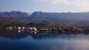 Apartment in Seline With Garden