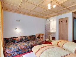 Spacious Apartment in Kappl