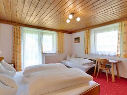 Spacious Apartment in Kappl