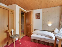 Spacious Apartment in Kappl