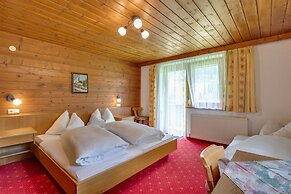 Spacious Apartment in Kappl