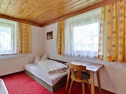 Spacious Apartment in Kappl