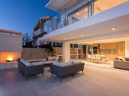 Luxurious Villa in Kozino With Fenced Garden