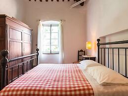 Belvilla by OYO Plush Farmhouse With Swimming Pool