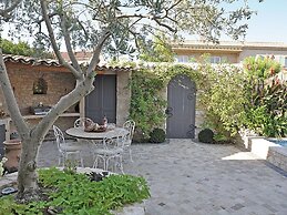 Bliss Near Aix-en-provence