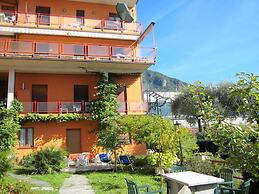 Belvilla by OYO Miralago Quattro - Piccolo 1