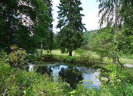 Cozy Garden Retreat Malemort