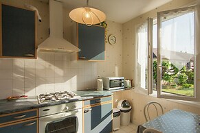 Cozy Garden Retreat Malemort
