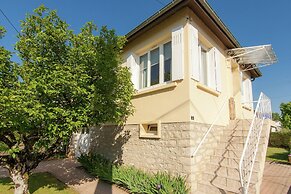 Cozy Garden Retreat Malemort