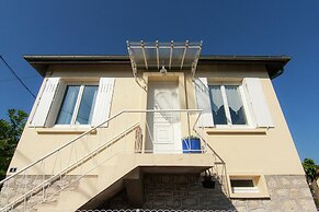 Cozy Garden Retreat Malemort