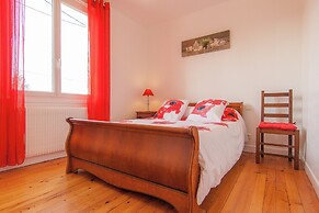Cozy Garden Retreat Malemort