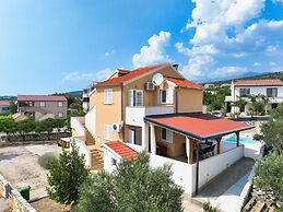 Spasious two Storey Holiday Home With Great Sea View Terrace