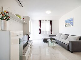 Spasious two Storey Holiday Home With Great Sea View Terrace