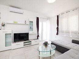 Spasious two Storey Holiday Home With Great Sea View Terrace