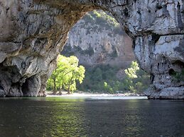 Montclus Charm: Views & Calm