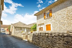 Montclus Charm: Views & Calm