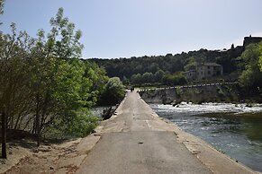 Montclus Charm: Views & Calm
