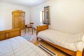 Montclus Charm: Views & Calm