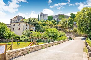 Montclus Charm: Views & Calm