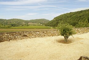 Montclus Charm: Views & Calm