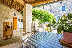 Montclus Charm: Views & Calm