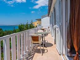 New Spacious Apartment Direct on the Beach