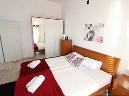 New Spacious Apartment Direct on the Beach