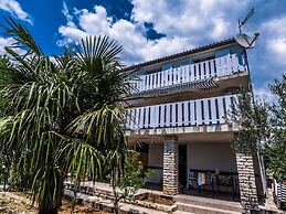 New Spacious Apartment Direct on the Beach