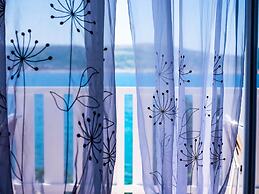 New Spacious Apartment Direct on the Beach