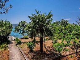 New Spacious Apartment Direct on the Beach