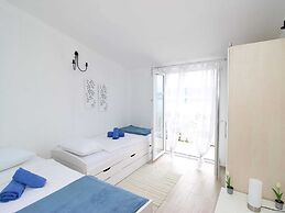 New Spacious Apartment Direct on the Beach